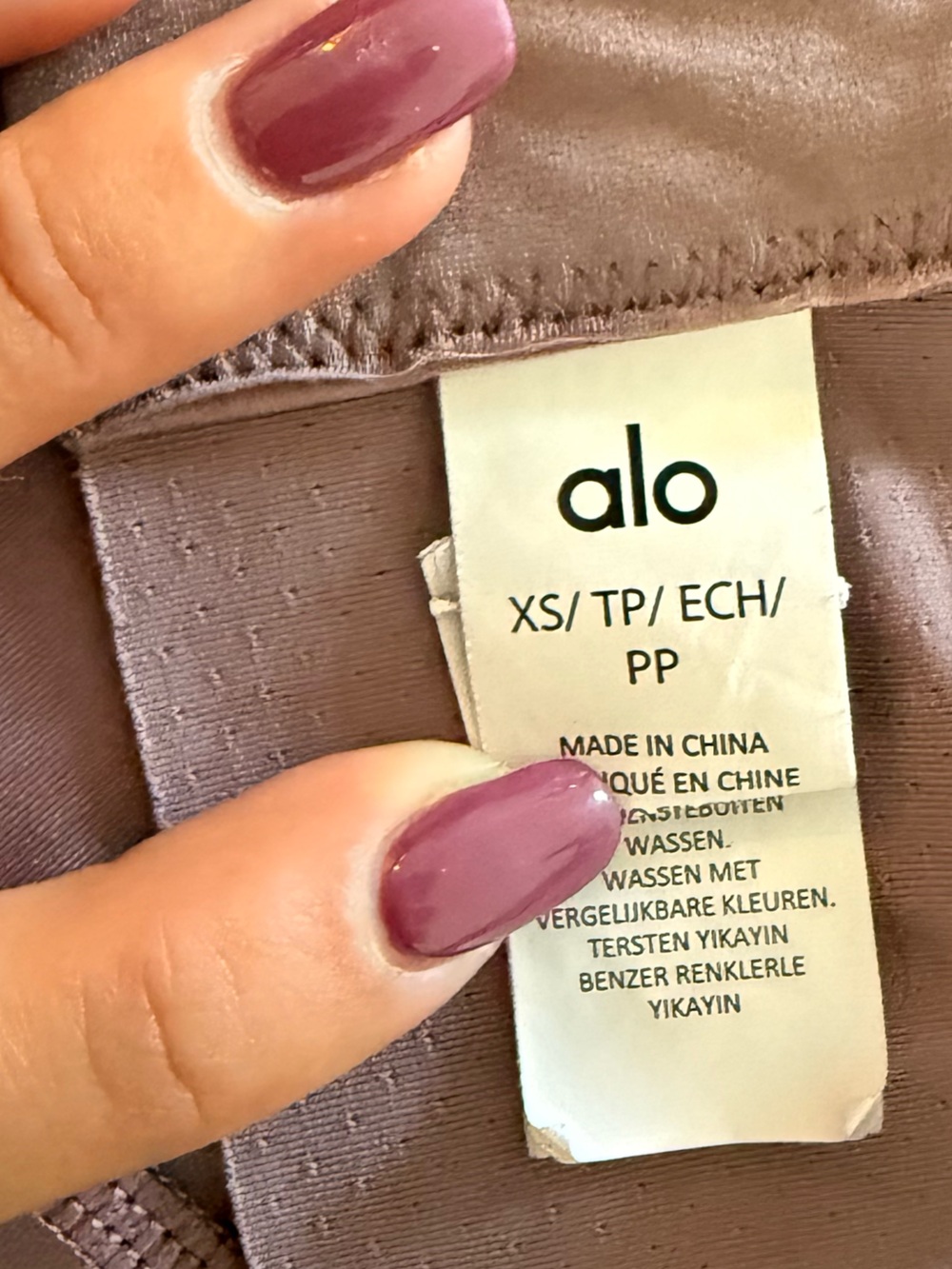 ALO Yoga Mauve Seamless Sports Bra and Leggings Set with Black Trim - Picture 3 of 3